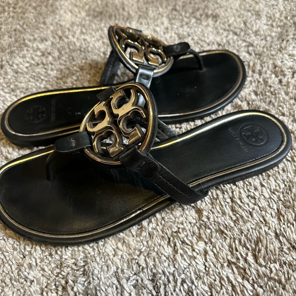 Tory Burch MILLER SOFT METAL LOGO SANDAL